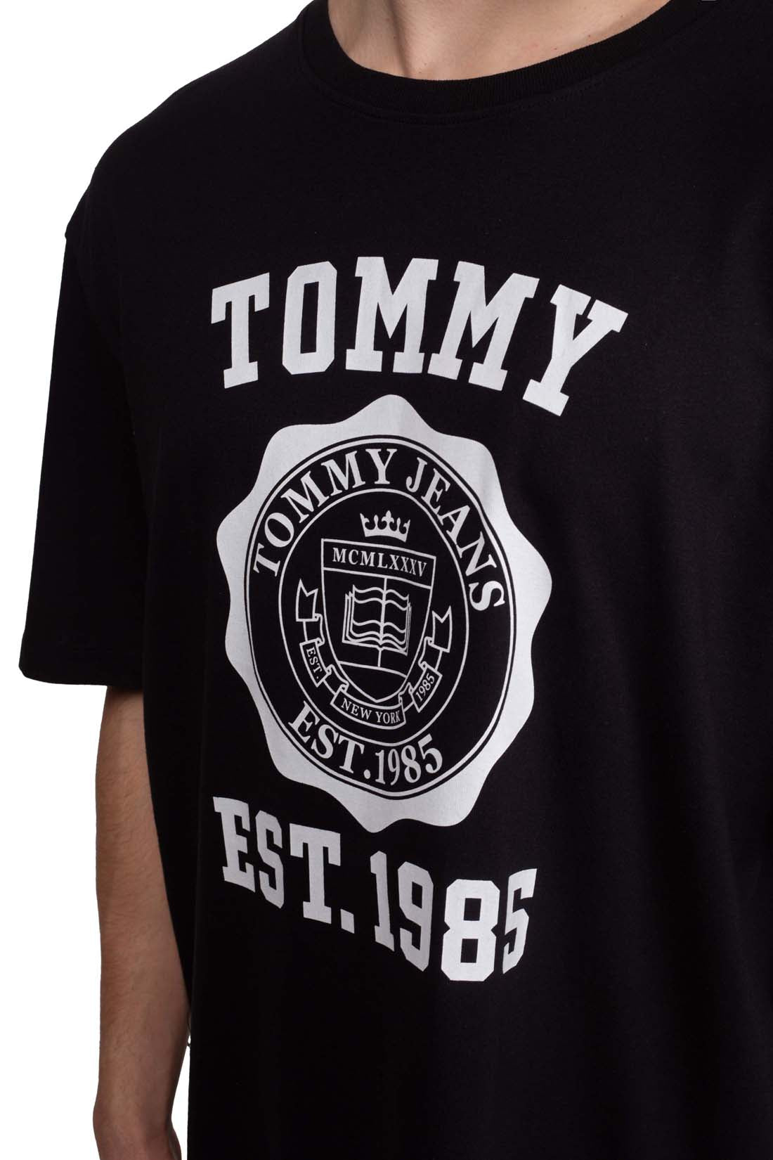 TOMMY JEANS – Herren Oversized T-Shirt mit Varsity Logo